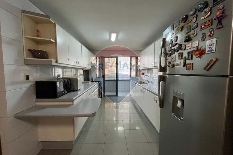 Espacioso departamento en vitacura