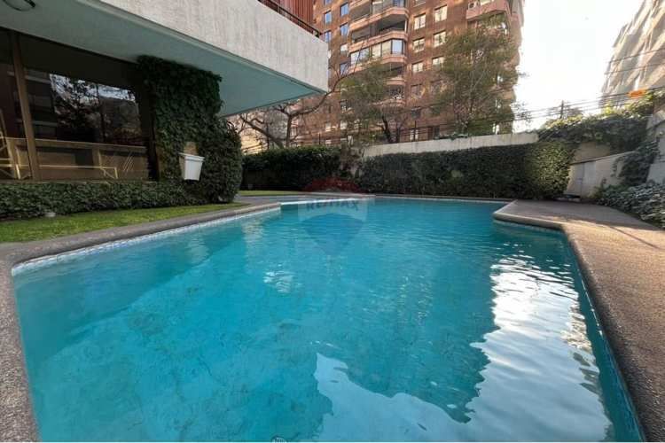 Espacioso departamento en vitacura