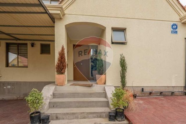 Casa moderna en huechuraba con jardín y quincho