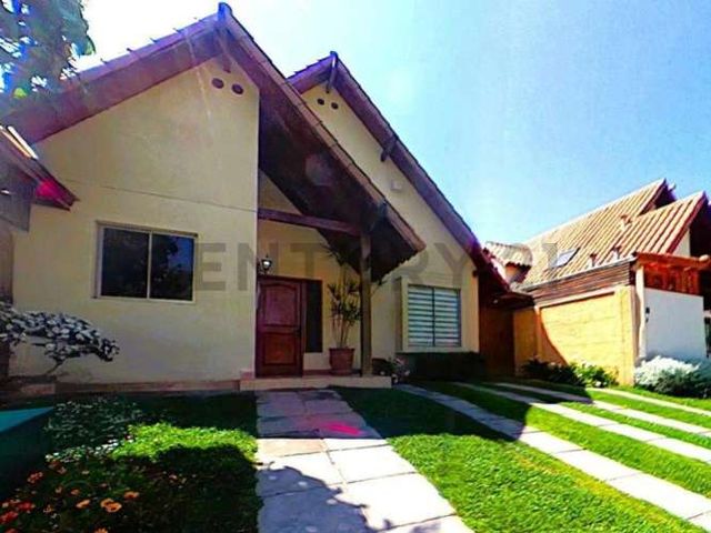 Se Vende Casa en Condominio, Sector Quebrada de Macul, Peñalolén