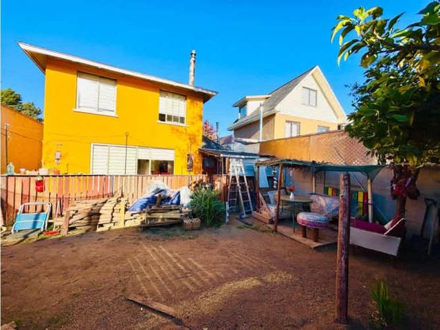 VENDO CASA EN AVENIDA PRINCIPAL FUNDADORES AMPLIO TERRENO