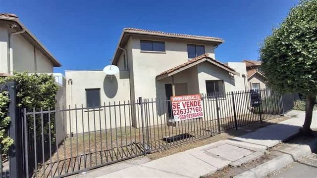 CASA En Venta Casa Aislada con 2°Piso en Barrio Calcura. Buin