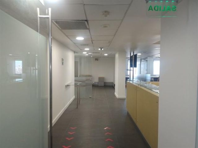 OFICINA Huérfanos / Edificio Opera