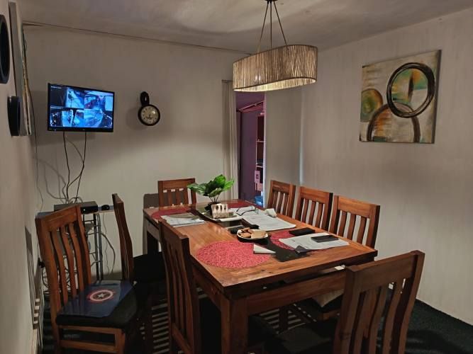 EXCELENTE CASA ESQUINA A PASOS METRO PROTECTORA