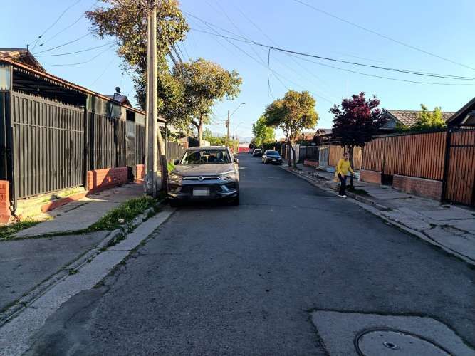 EXCELENTE CASA ESQUINA A PASOS METRO PROTECTORA