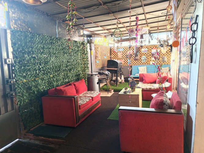 EXCELENTE CASA ESQUINA A PASOS METRO PROTECTORA