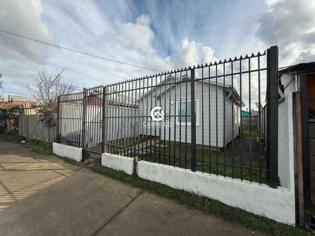 VENDEMOS COMODA CASA EN VILLA LOS RIOS