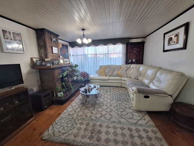 SE VENDE CASA DESTINO COMERCIAL (2 CASAS + 1 LOCAL COMERCIAL).