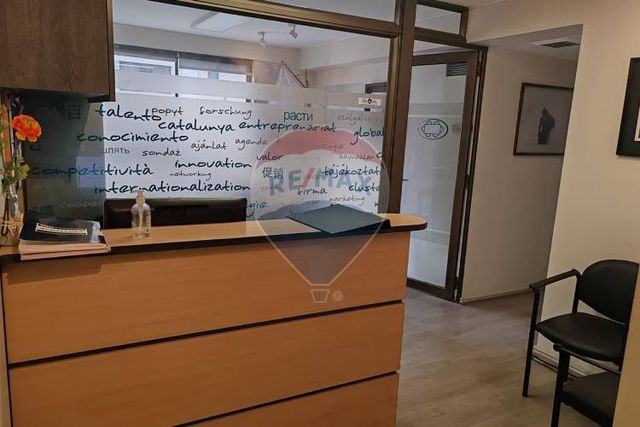 Excelente 3 privados, sala reuniones, 2 est, metro