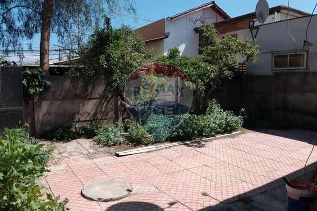 Casa con amplio patio a 5 min. metro laguna sur