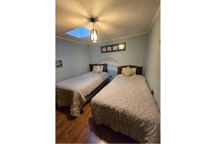 Ampla casa de 7d - 3b - 4 est. en pje. cerrado