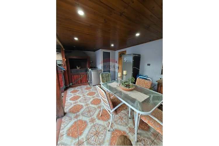 Ampla casa de 7d - 3b - 4 est. en pje. cerrado