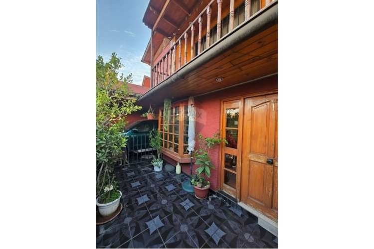 Ampla casa de 7d - 3b - 4 est. en pje. cerrado