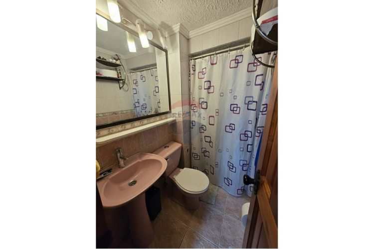 Ampla casa de 7d - 3b - 4 est. en pje. cerrado