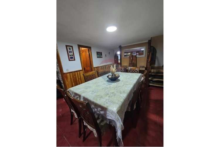 Ampla casa de 7d - 3b - 4 est. en pje. cerrado