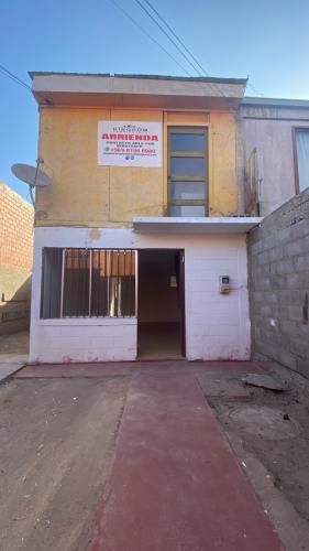 ARRIENDO CASA REMODELADA, (2 Dor.)- (1 Baño nuevo) -(3 Estacionamientos) en ARICA