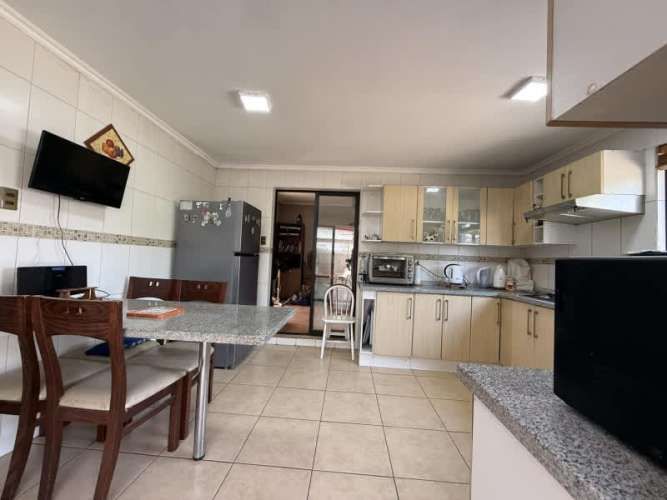 ESPECTACULAR CASA 2 PISOS PISCINA GARAGE METRO DEPARTAMENTAL