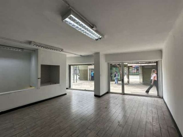 Local PROVIDENCIA CON MARCHANT PEREIRA