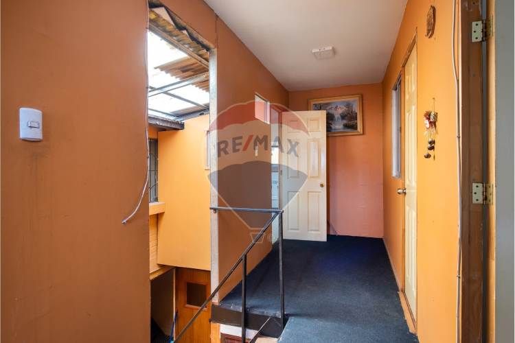 Excelente y espaciosa casa de 9d-3b remodelada