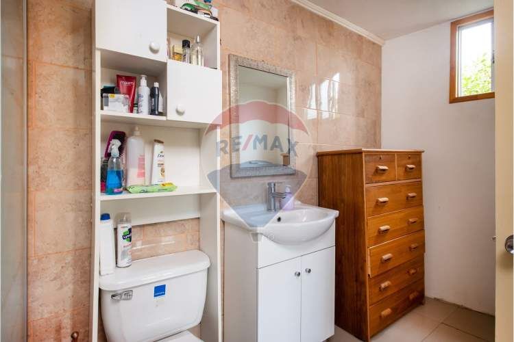 Excelente y espaciosa casa de 9d-3b remodelada