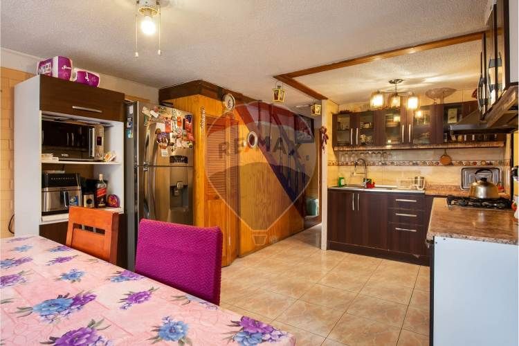 Excelente y espaciosa casa de 9d-3b remodelada