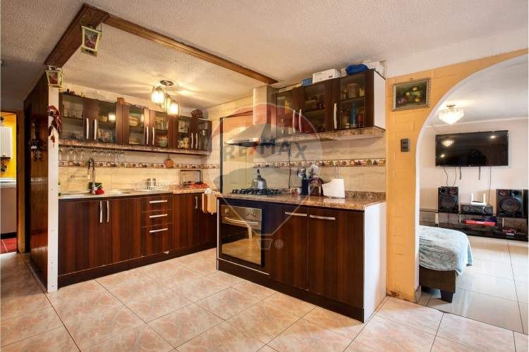 Excelente y espaciosa casa de 9d-3b remodelada