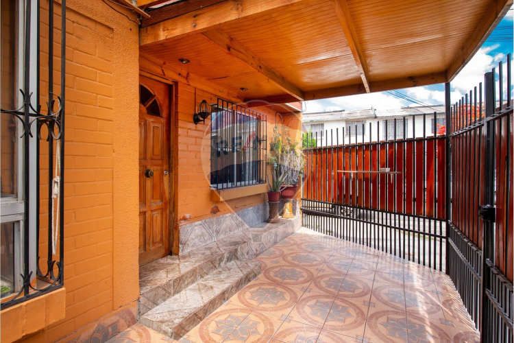 Excelente y espaciosa casa de 9d-3b remodelada