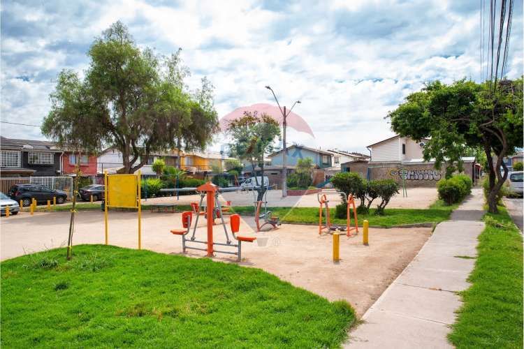 Excelente y espaciosa casa de 9d-3b remodelada