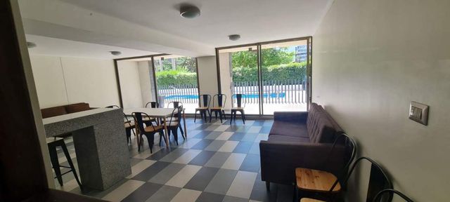 Coipue - Macul Amplio y renovado  departamento 2 dormitorios con estacionamiento y bodega