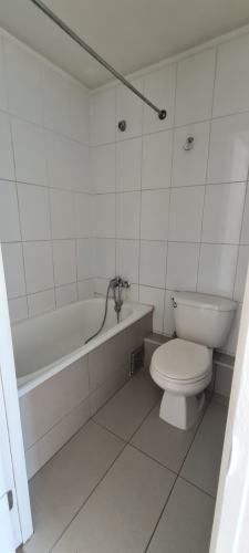 Coipue - Macul Amplio y renovado  departamento 2 dormitorios con estacionamiento y bodega