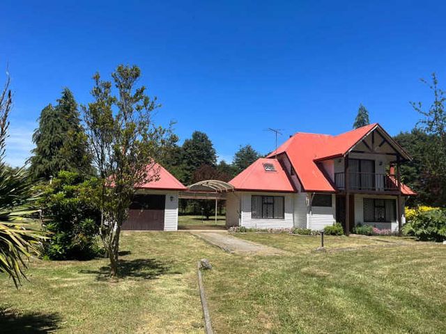 Parcela con espaciosa casa, Sector Las Quemas (125403)