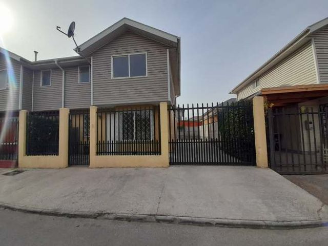 Venta Casa  3D+2B+2Estc  Jardines de Santa María  (Maipú)
