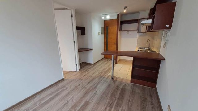 VENTA DEPARTAMENTO DE 1 DORMITORIO, 1 BAÑO Y ESTACIONAMIENTO SUBTERRANEO EN SANTIAGO CENTRO