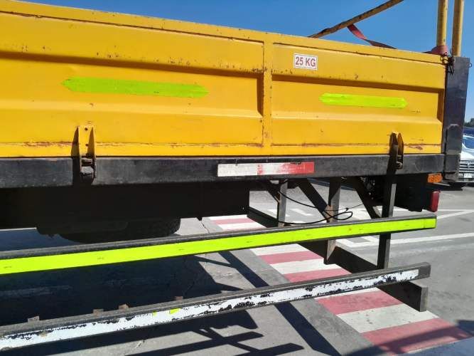 Camión usado Plano Barandas Volvo VM