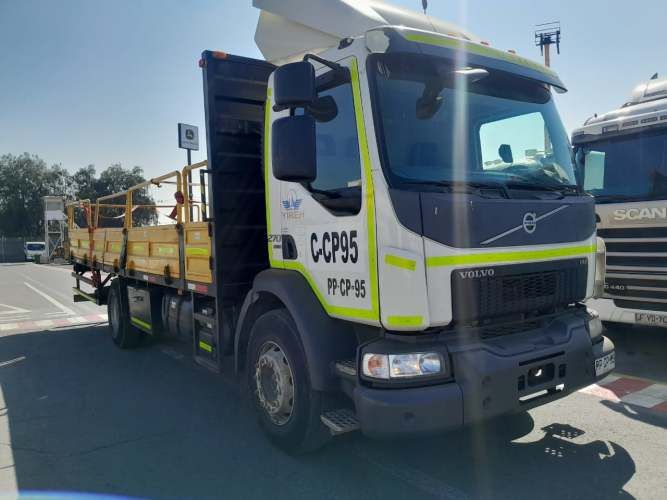 Camión usado Plano Barandas Volvo VM