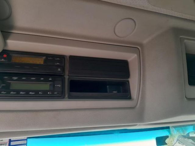 Camión usado Plano Barandas Volvo VM