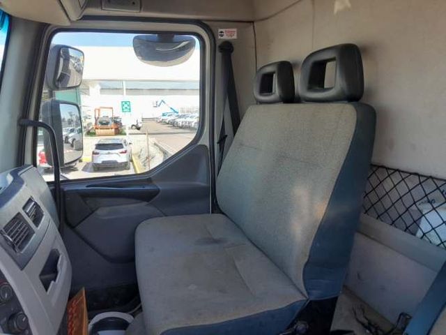 Camión usado Plano Barandas Volvo VM