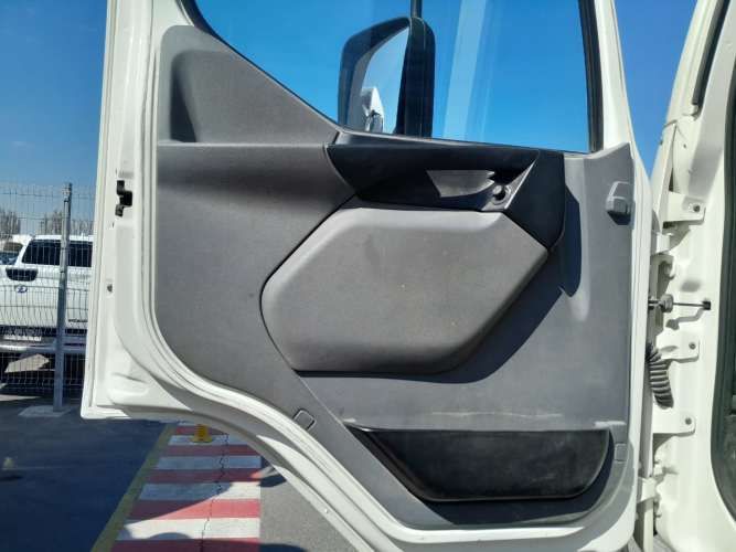 Camión usado Plano Barandas Volvo VM