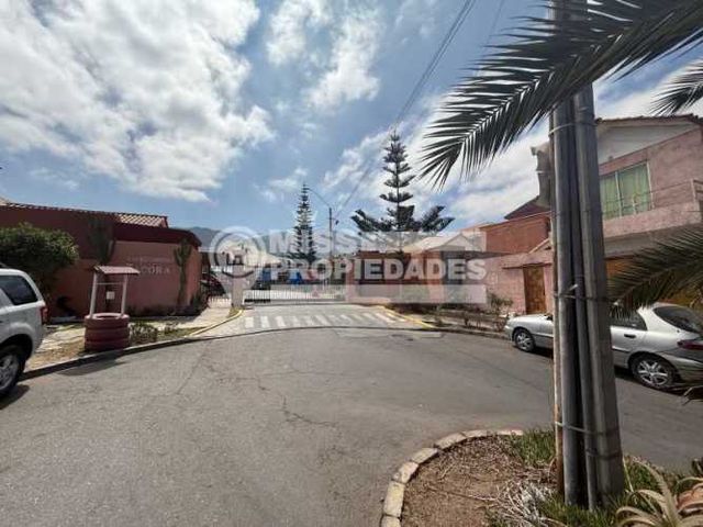 SE VENDE CASA EN CONDOMINIO TACORA