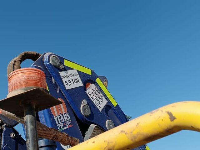 Volkswagen Constellation con Grua Pluma