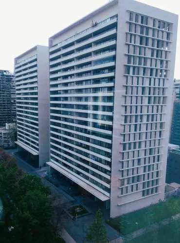 TRANQUILO DEPARTAMENTO EN LAS CONDES 2 DORMITORIOS 2B 1E 1BO