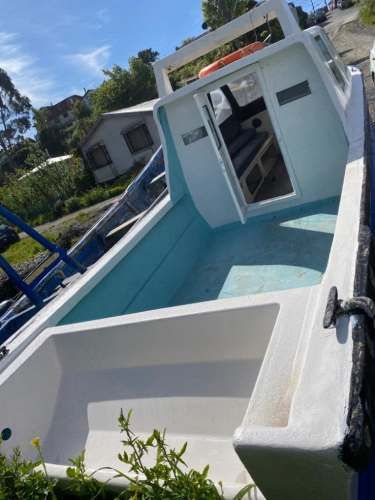 Lancha de fibra con cabina