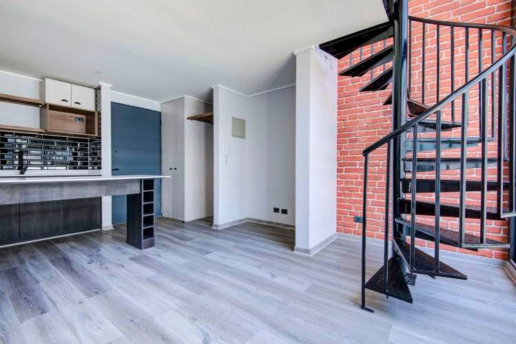 Deptos. Sin uso, a pasos de Metro Republica.