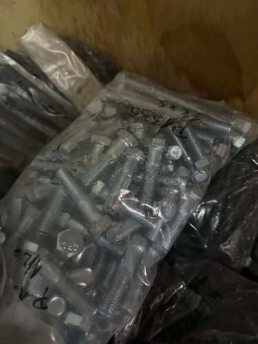 SE VENDE SALDO PERNOS Y TUERCAS