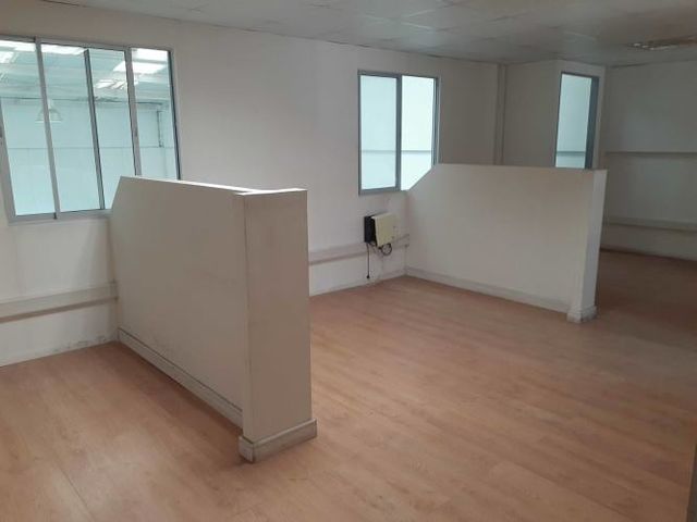 Bodega 211 mt2 en condominio. Renca (125642)