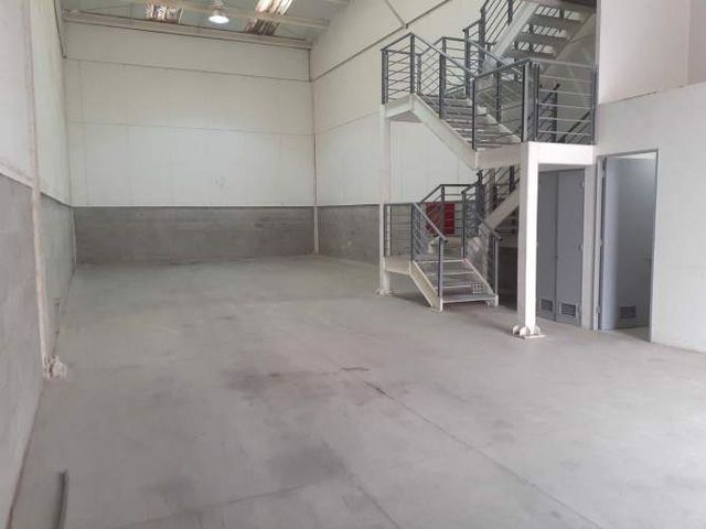 Bodega 211 mt2 en condominio. Renca (125642)