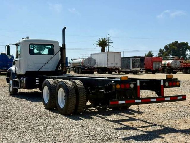 2014 Camión Mack GU813 Granite Chasis Cabinado