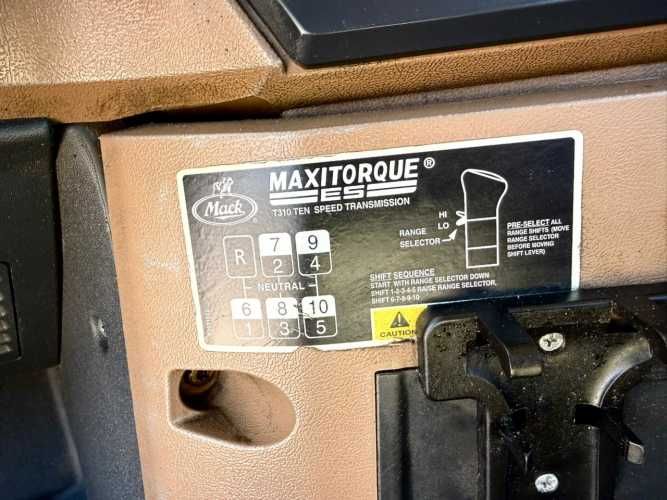 2014 Camión Mack GU813 Granite Chasis Cabinado