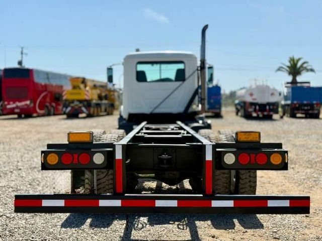 2014 Camión Mack GU813 Granite Chasis Cabinado