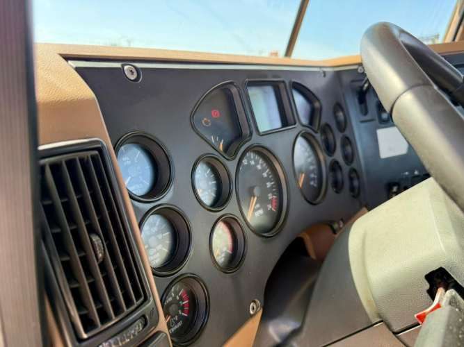 2014 Camión Mack GU813 Granite Chasis Cabinado